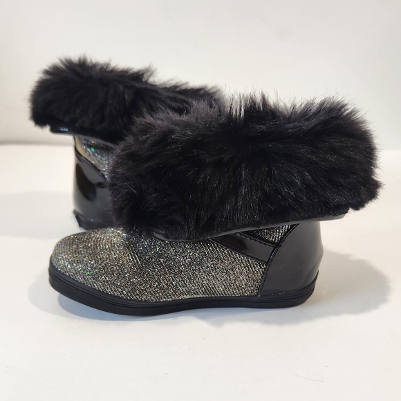 Stuart Weitzman Girls Glitter Gold Sparkle Black Faux Fur Snow Boots 6C Worn 1X - Picture 10 of 11